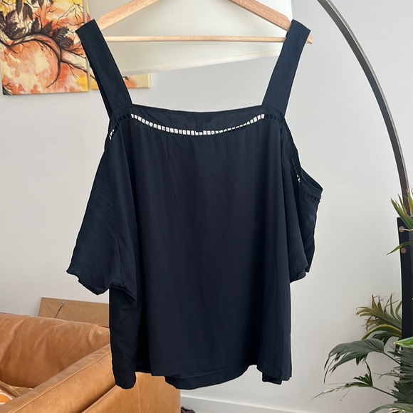 NWT Banana Republic Cold Shoulder Black Blouse - Picture 4 of 5